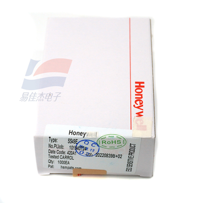 SS49E ผ่าน Hole Mount Hall Effect Sensor คอมแพคท 10 V โฟลเตจการทํางาน