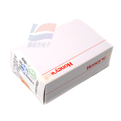 SS49E ผ่าน Hole Mount Hall Effect Sensor คอมแพคท 10 V โฟลเตจการทํางาน
