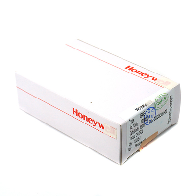 SS49E ผ่าน Hole Mount Hall Effect Sensor คอมแพคท 10 V โฟลเตจการทํางาน