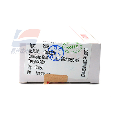 SS49E ผ่าน Hole Mount Hall Effect Sensor คอมแพคท 10 V โฟลเตจการทํางาน
